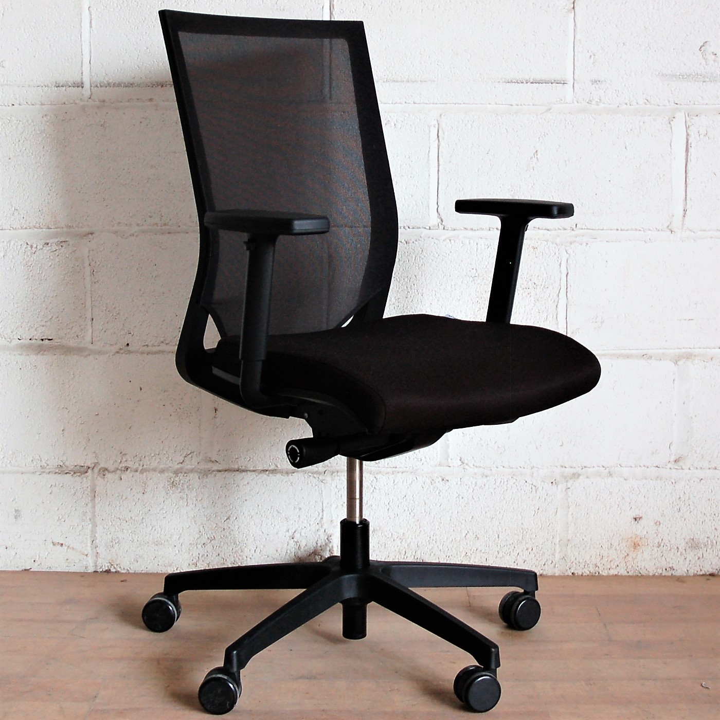 Mesh-Back Task Chair Black 2120 - Allard Office Furniture