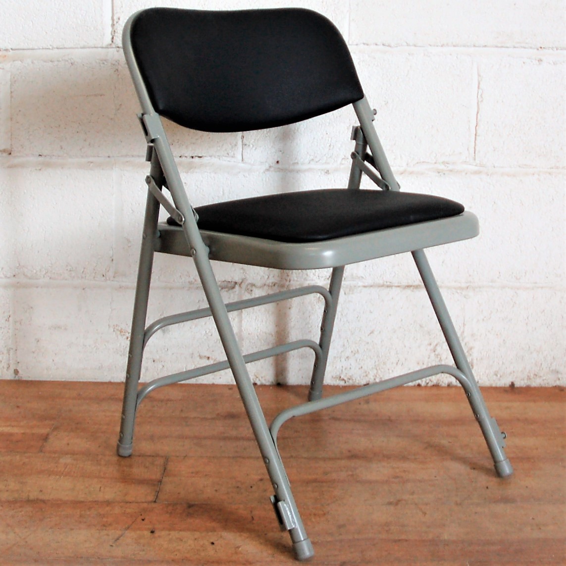Upholstered Folding Metal Chair 1112a 